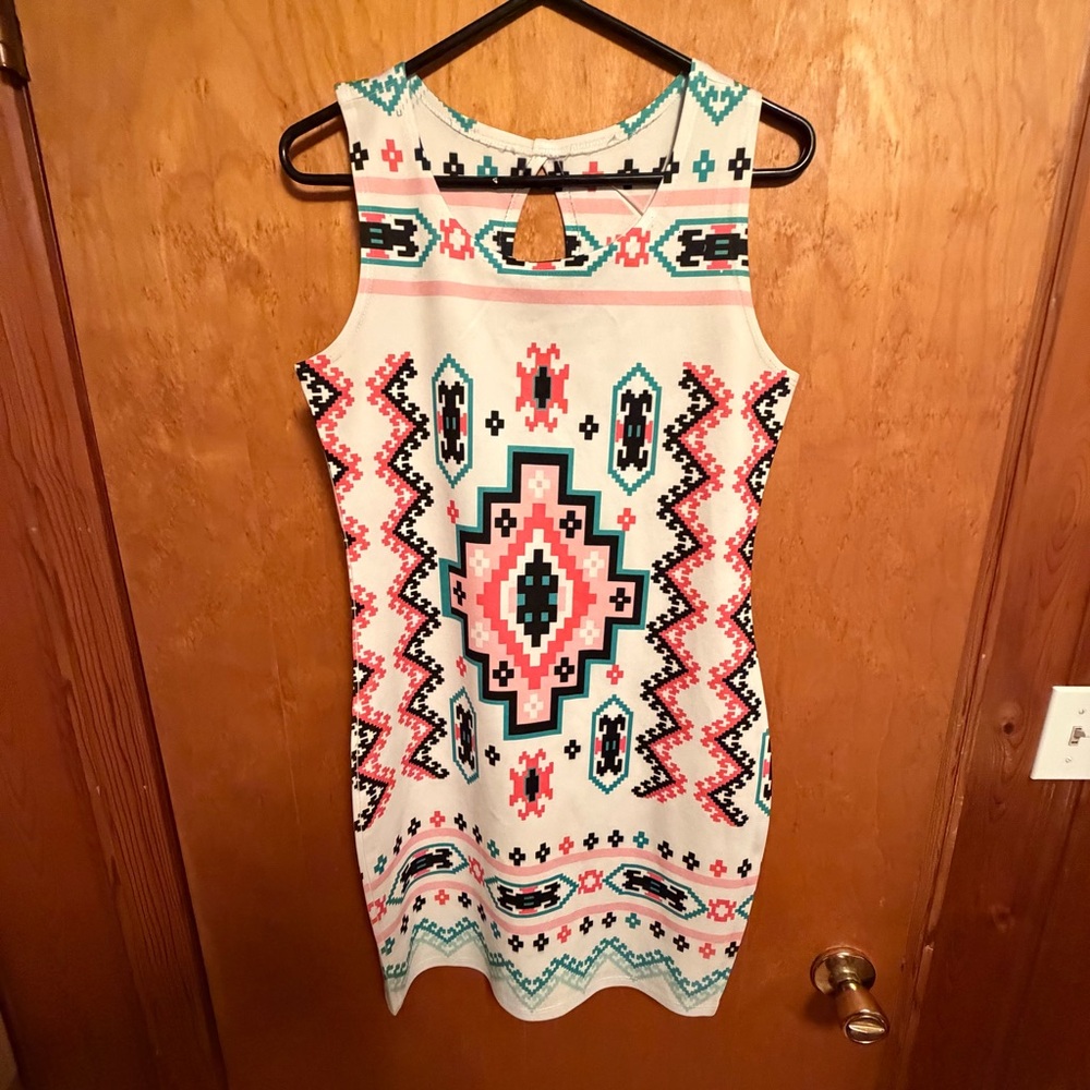 Chicshoppe Sleeveless Aztec-Trim Shift Dress in White, Coral & Teal